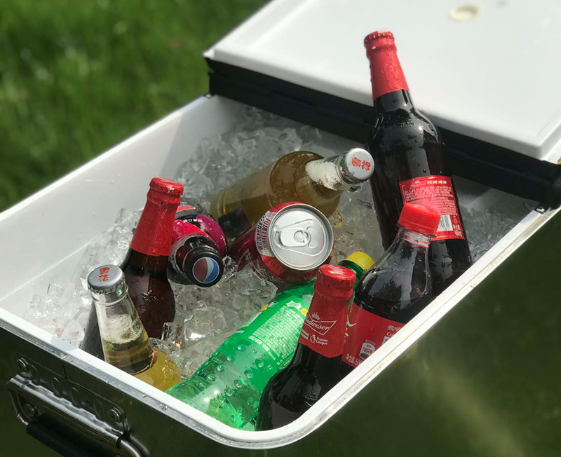 Cooler Cart Keeps Your Favorite Drink Cold